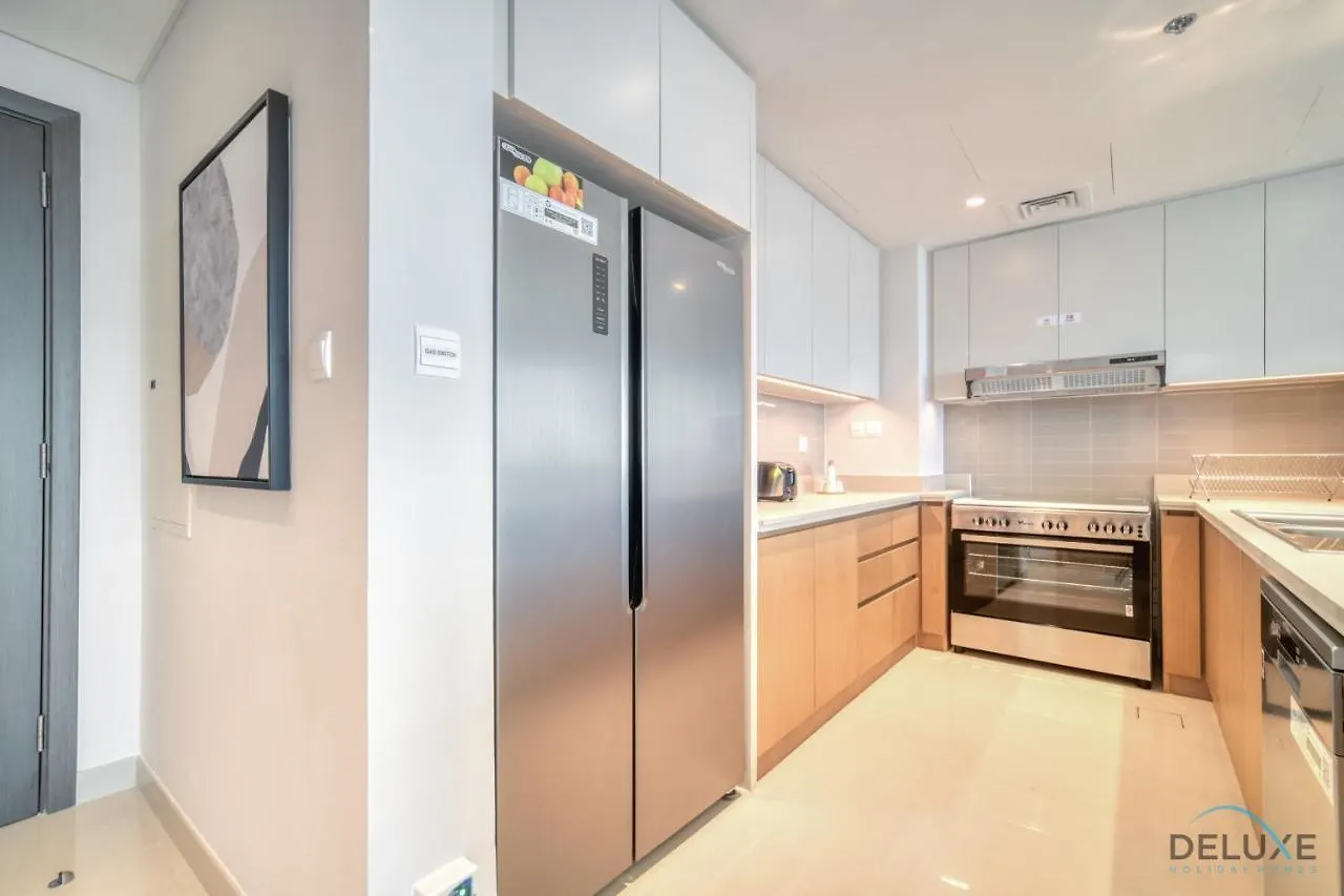 Distinguished 3Br With Assistants Room At Harbour Views Tower 1 By Deluxe Holiday Homes Dubai