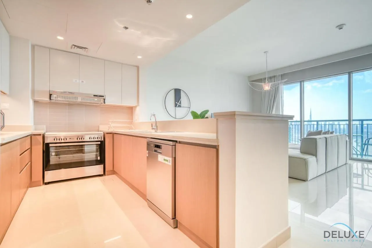 Distinguished 3Br With Assistants Room At Harbour Views Tower 1 By Deluxe Holiday Homes Dubai