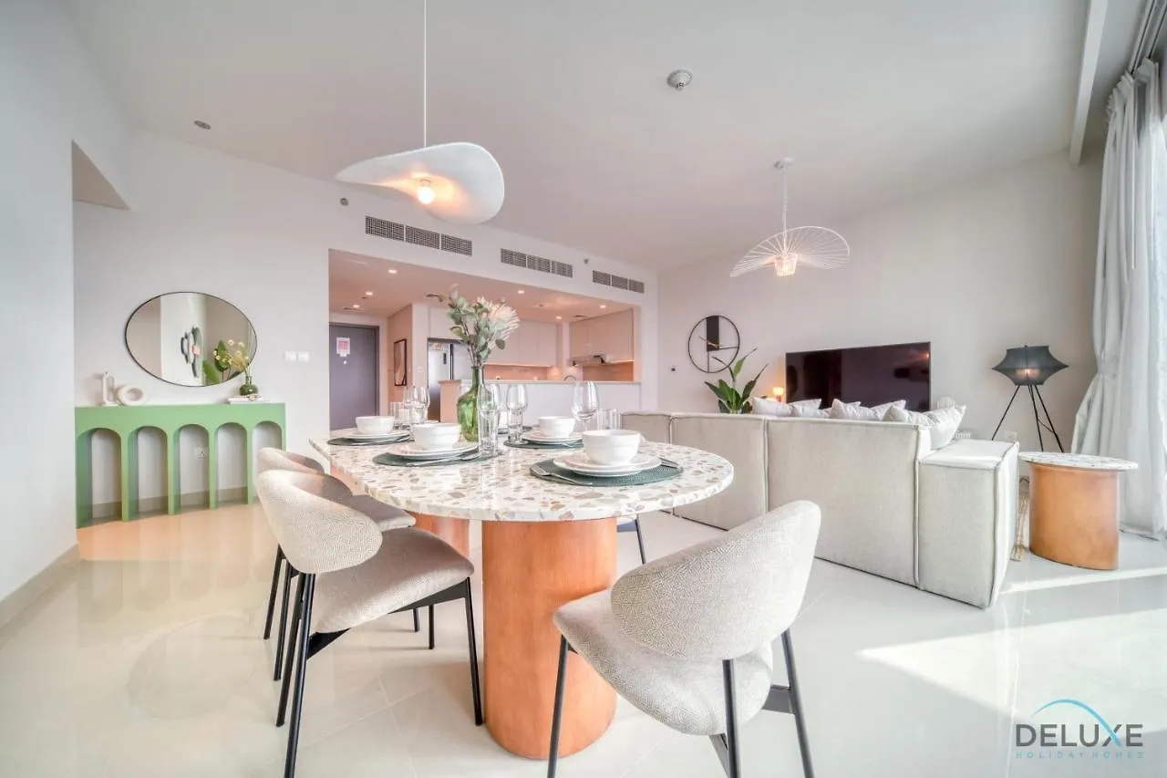 Distinguished 3Br With Assistants Room At Harbour Views Tower 1 By Deluxe Holiday Homes Dubai