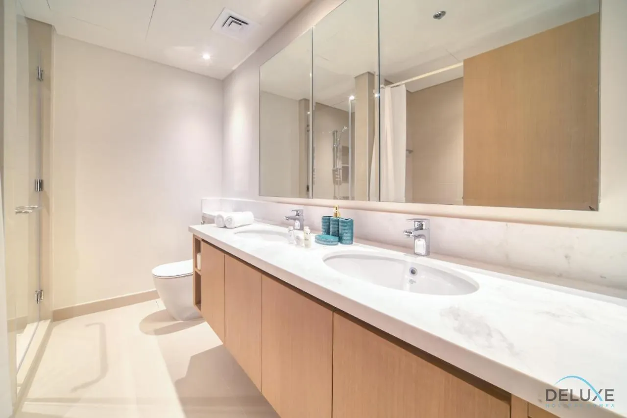 Distinguished 3Br With Assistants Room At Harbour Views Tower 1 By Deluxe Holiday Homes Dubai