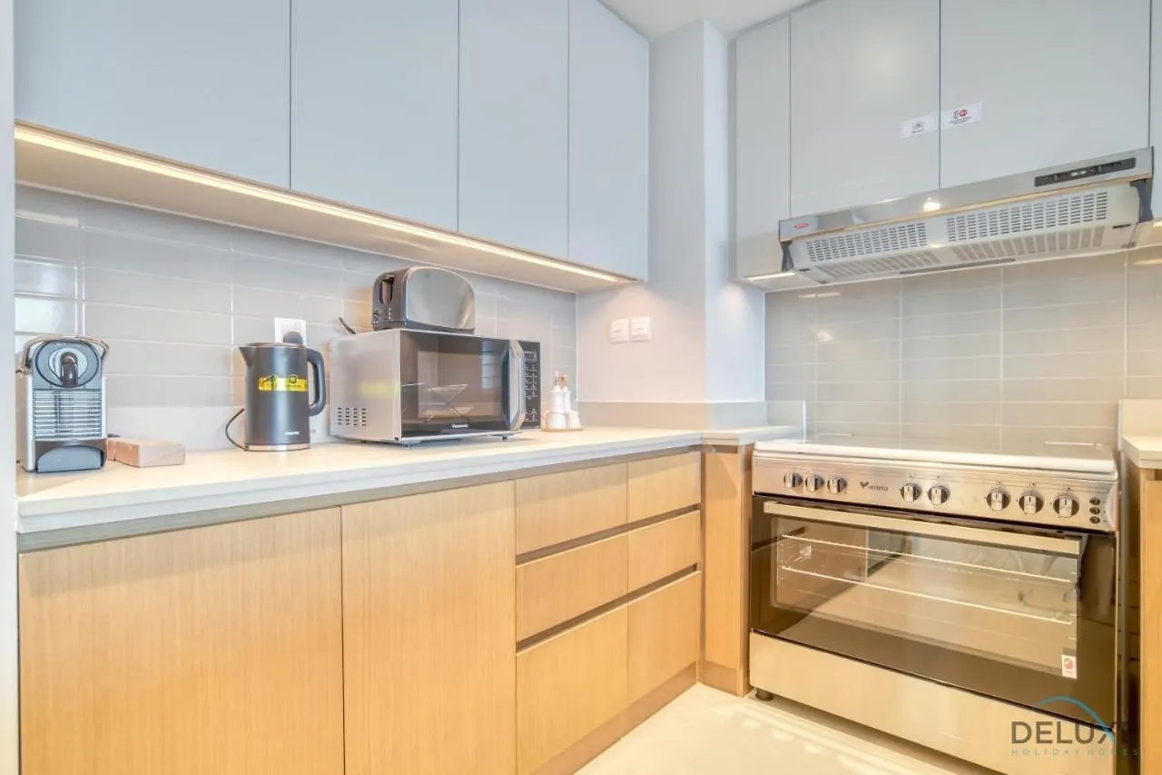 Distinguished 3Br With Assistants Room At Harbour Views Tower 1 By Deluxe Holiday Homes Dubai United Arab Emirates