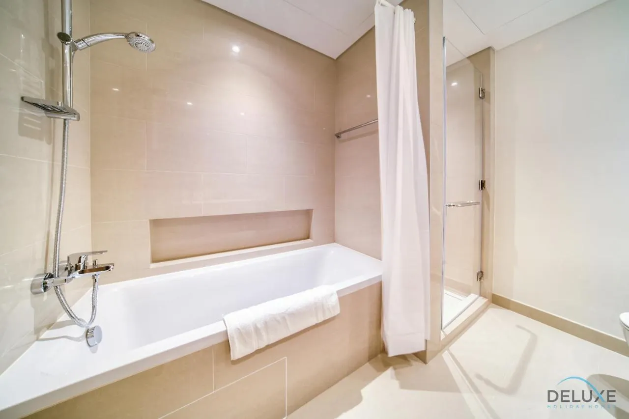 Distinguished 3Br With Assistants Room At Harbour Views Tower 1 By Deluxe Holiday Homes Dubai 0*,