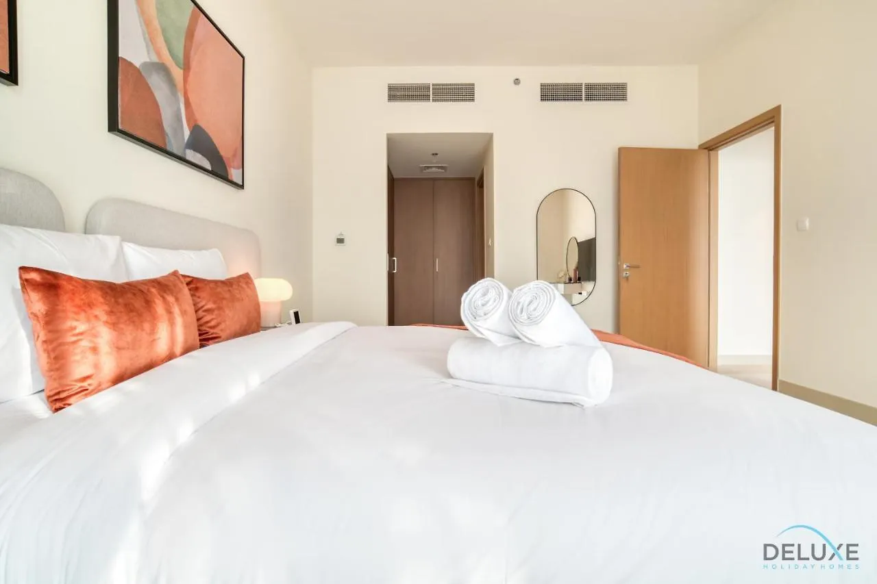 Distinguished 3Br With Assistants Room At Harbour Views Tower 1 By Deluxe Holiday Homes Dubai
