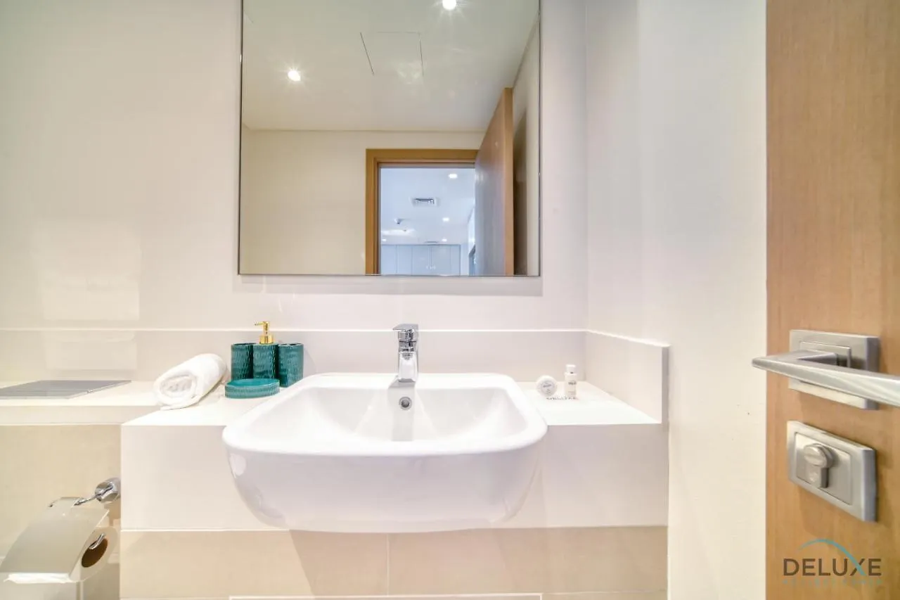 Apartment Distinguished 3Br With Assistants Room At Harbour Views Tower 1 By Deluxe Holiday Homes Dubai