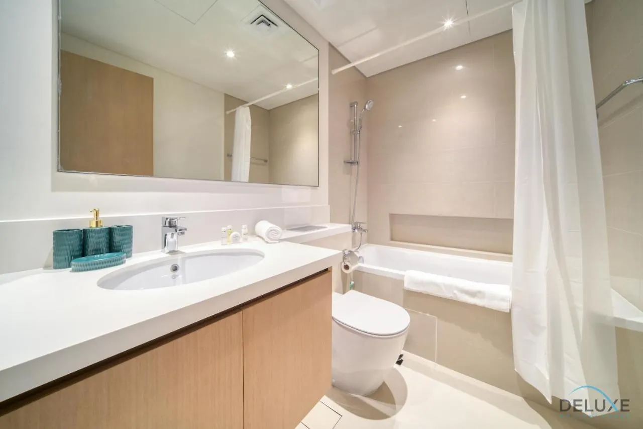 Distinguished 3Br With Assistants Room At Harbour Views Tower 1 By Deluxe Holiday Homes Dubai