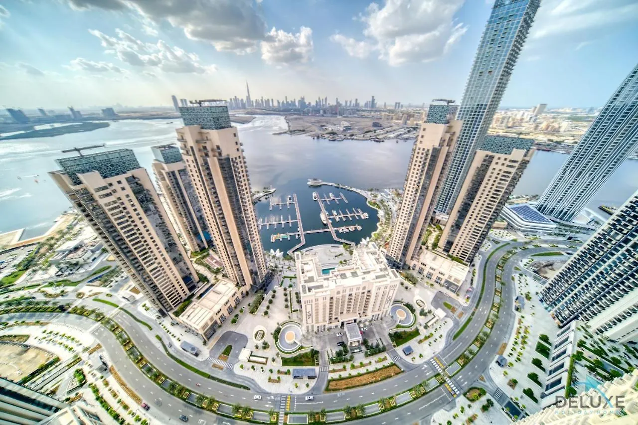 Distinguished 3Br With Assistants Room At Harbour Views Tower 1 By Deluxe Holiday Homes 두바이 아파트